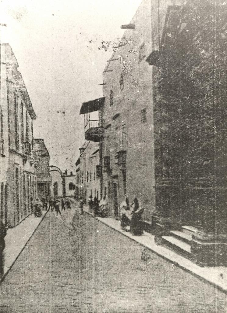 calle_doctorchil_1905.jpg - Calle Doctor Chil con la Iglesia de San Agustín al fondo, 1905. En primer término, a la derecha, se aprecia la fachada de la Iglesia de San Francisco de Borja.